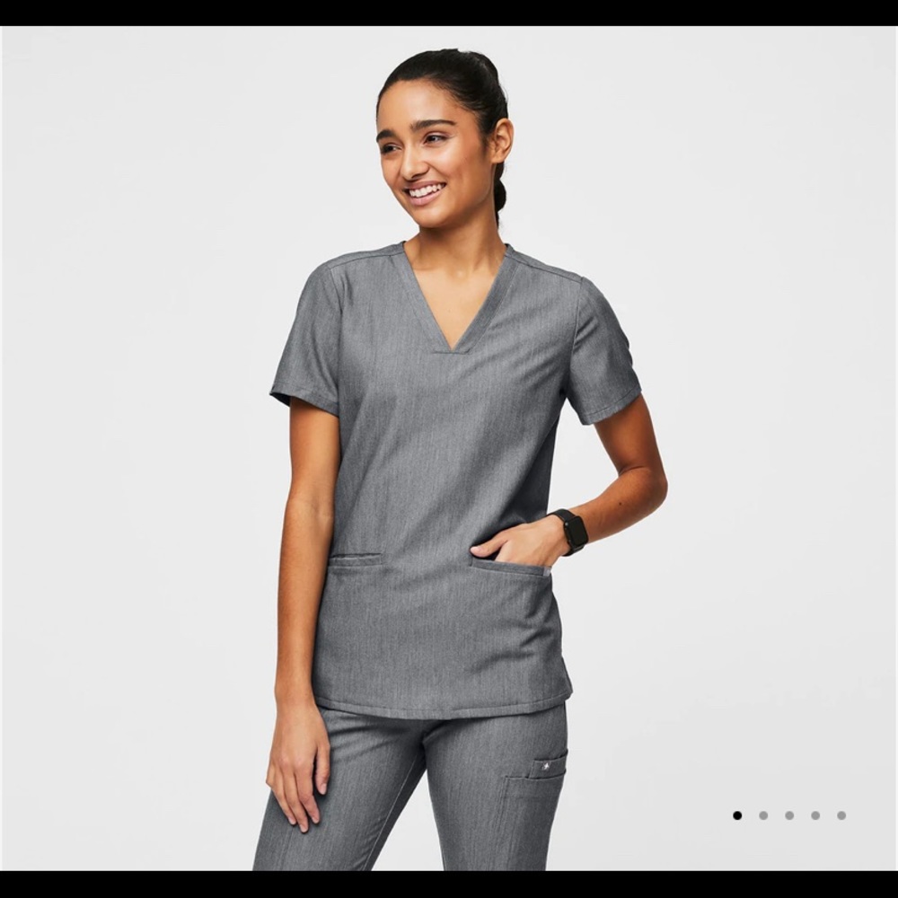 Figs Graphite Casma Three Pocket Top XXS